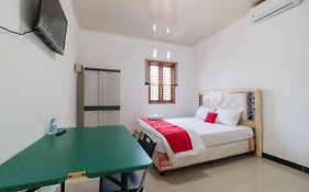RedDoorz near Terminal Bubulak Bogor